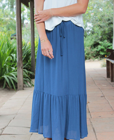 Blue midi skirt with tie on the waistline