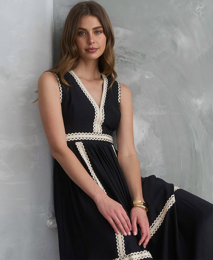 Neoma V Neck Lace Midi Dress – Black – Daisy Shoppe - cute clothes