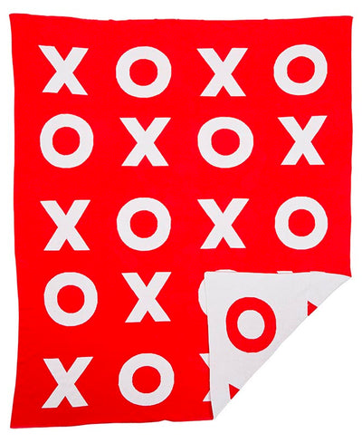 PICTURE OF A BLANKET WITH XOXO